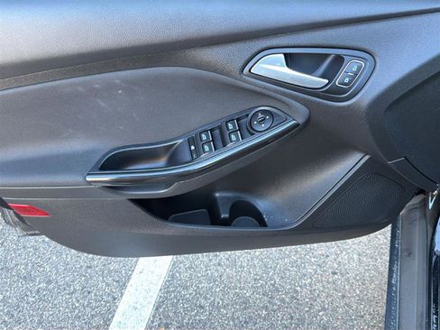 Used 2016 Ford Focus Titanium w/ Titanium Technology Package image 6