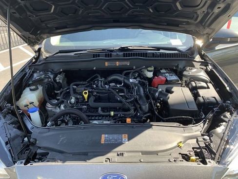 Used 2019 Ford Fusion SE FWD image 16