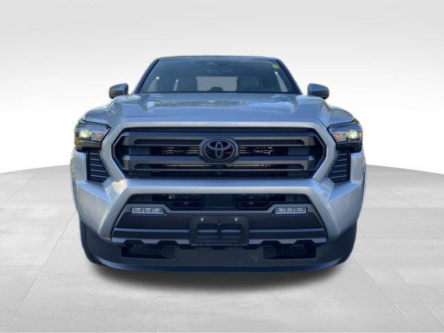Used 2025 Toyota Tacoma SR5 AWD/4WD image 2