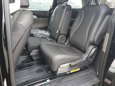 New 2026 Kia Carnival FWD image 21