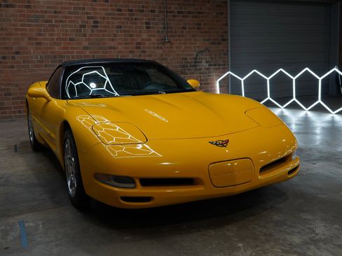 Used 2002 Chevrolet Corvette Convertible w/ Preferred Equipment Group2 image 4