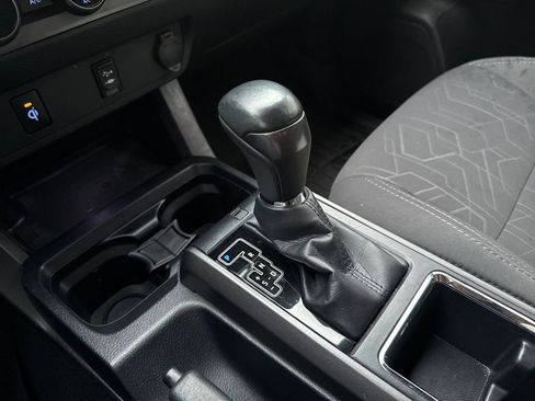 Used 2017 Toyota Tacoma TRD Sport image 29