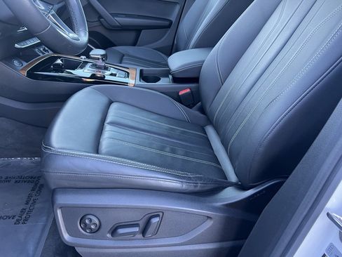 Used 2023 Audi Q5 2.0T Premium w/ Convenience Package image 12