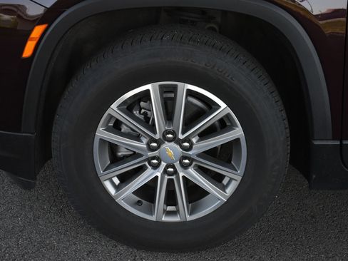 Used 2023 Chevrolet Traverse LT FWD image 11