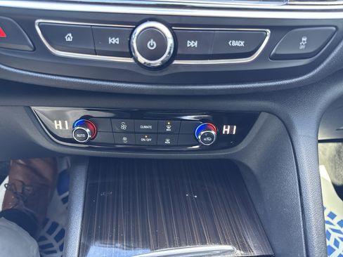 Used 2018 Buick Regal Preferred image 22