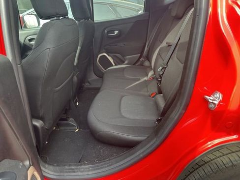 Used 2017 Jeep Renegade Latitude w/ Popular Equipment Group image 6