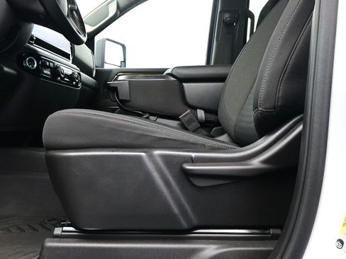 Used 2024 Chevrolet Silverado 2500 LT image 21