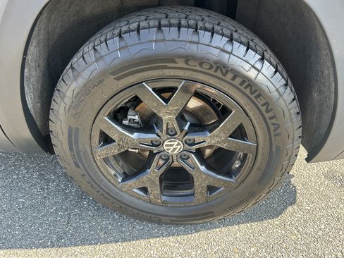 Used 2024 Volkswagen Atlas Peak Edition SE AWD/4WD image 19