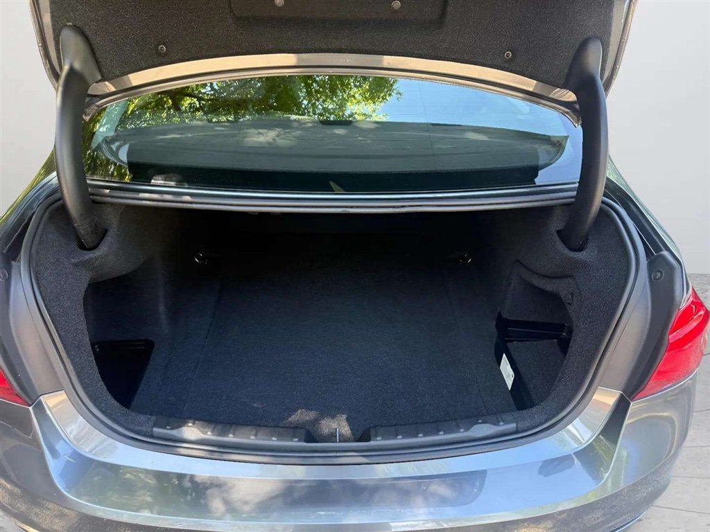 Used 2018 BMW 320i Sedan RWD image 13