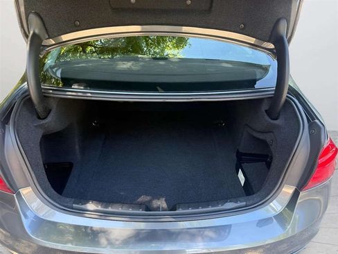Used 2018 BMW 320i Sedan RWD image 13