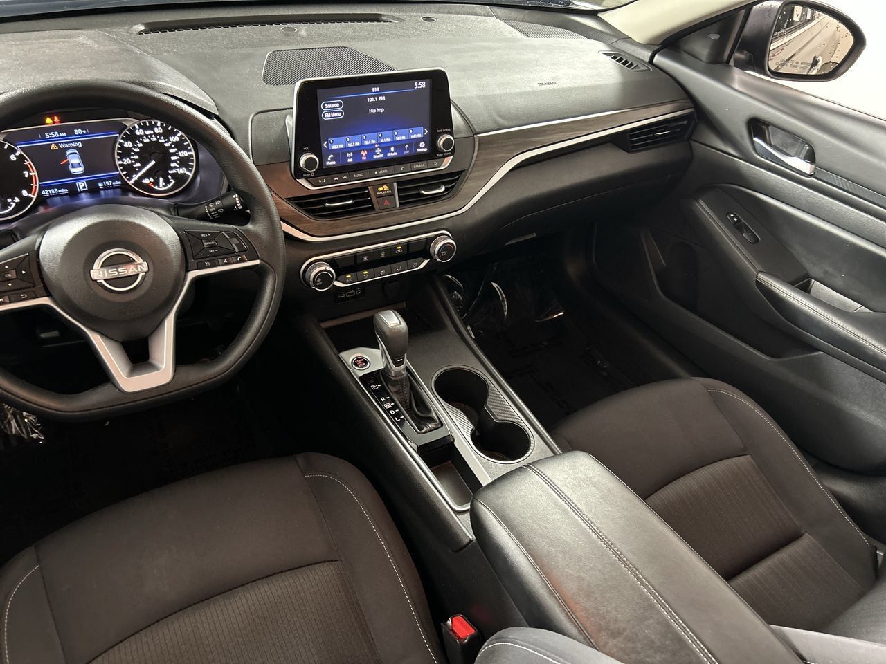 Used 2025 Nissan Altima 2.5 SV FWD image 23