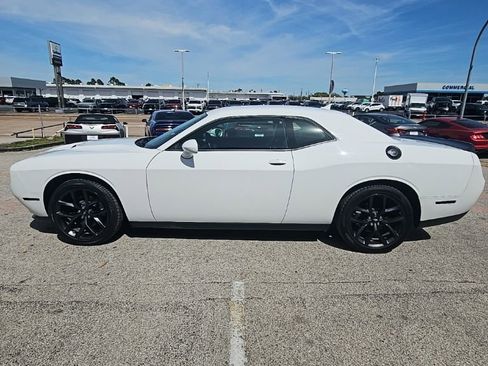 Used 2023 Dodge Challenger SXT w/ Plus Package image 4