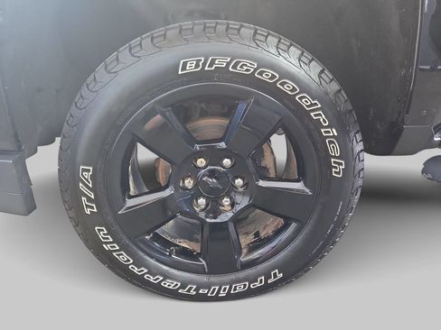 Used 2018 Chevrolet Silverado 1500 Custom w/ Custom Value Package AWD/4WD image 33