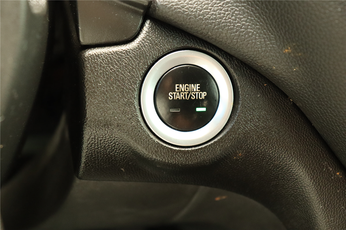 Used 2020 Chevrolet Equinox LT FWD image 38