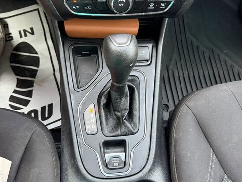 Used 2020 Jeep Cherokee Latitude FWD image 15