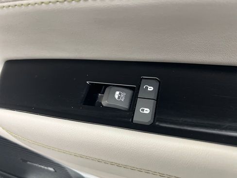 Used 2024 Jeep Wagoneer Series II w/ Flexible Seating Group image 28