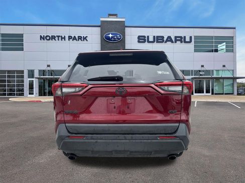 Used 2022 Toyota RAV4 XLE FWD image 4