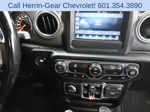 Used 2021 Jeep Wrangler Unlimited Sahara AWD/4WD image 28