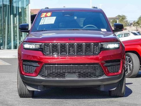 Used 2024 Jeep Grand Cherokee Altitude image 2