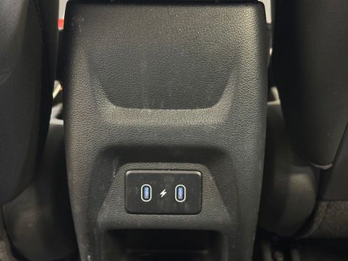 Used 2025 Hyundai Venue Limited FWD image 16