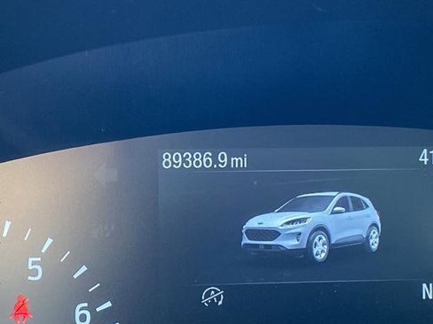 Used 2020 Ford Escape SEL image 9