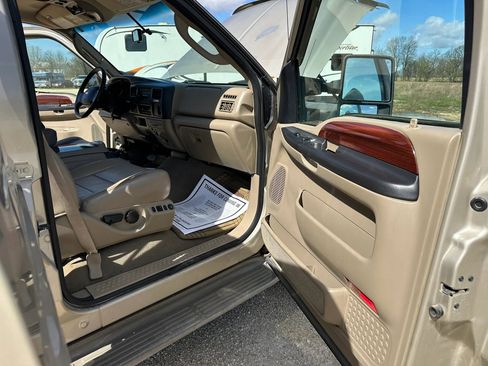 Used 2005 Ford Excursion Limited AWD/4WD image 11