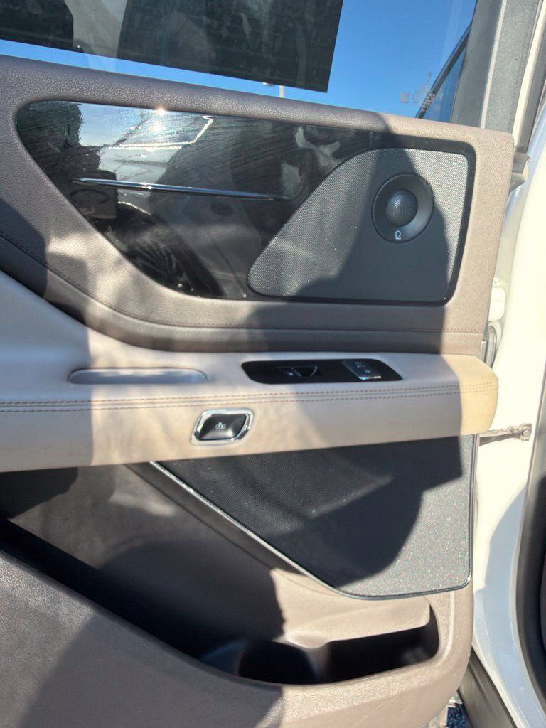 Used 2023 Lincoln Aviator Reserve w/ Equipment Group 201A RWD image 18