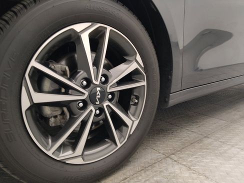Used 2024 Kia Forte LXS FWD image 31