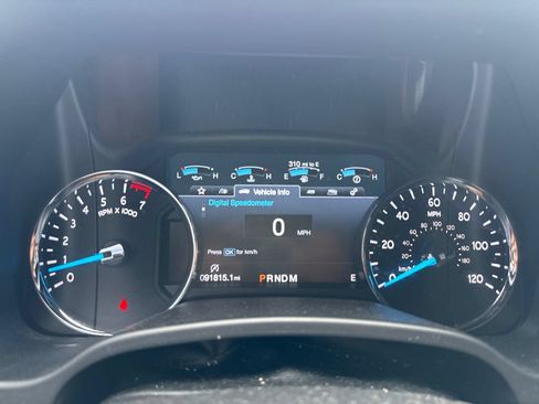 Used 2018 Ford Expedition XLT w/ Equipment Group 202A AWD/4WD image 22