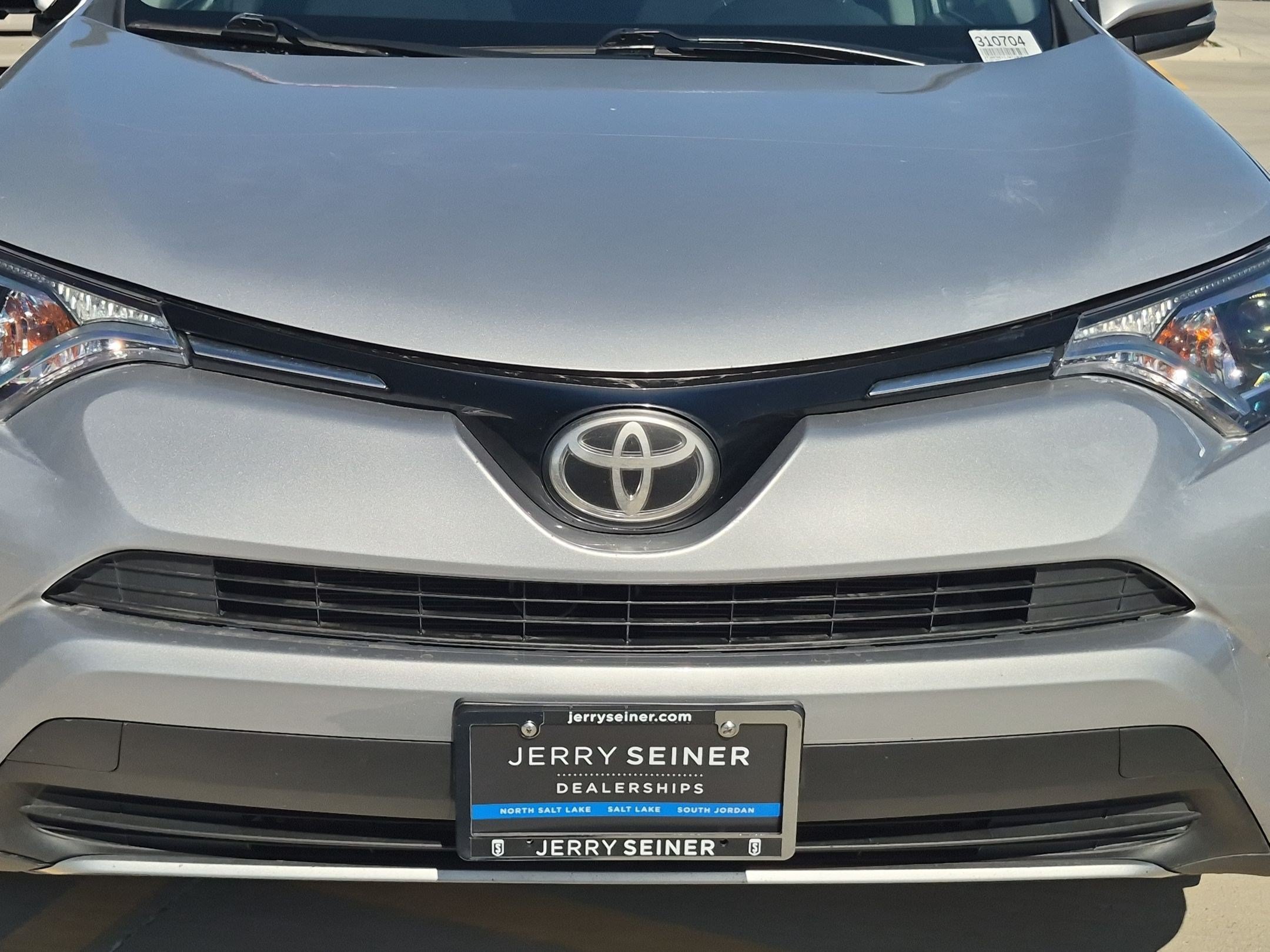 Used 2018 Toyota RAV4 XLE AWD/4WD image 9