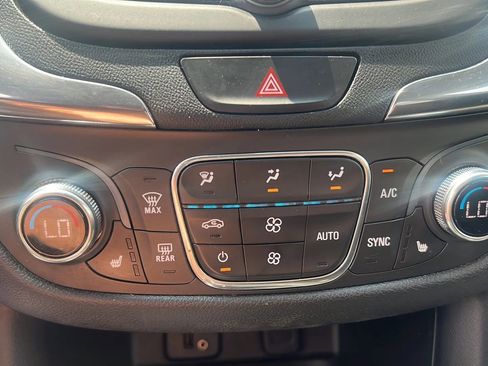 Used 2018 Chevrolet Equinox LT image 19