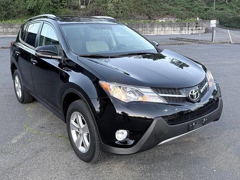 Used 2014 Toyota RAV4 XLE AWD/4WD image 3