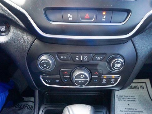 Used 2021 Jeep Cherokee Latitude Lux 80th Anniv w/ Quick Order Package 26U 80TH FWD image 22