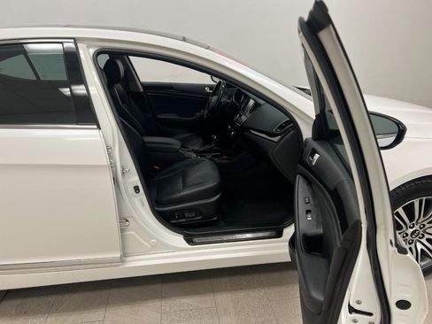 Used 2016 Kia Cadenza Premium image 32