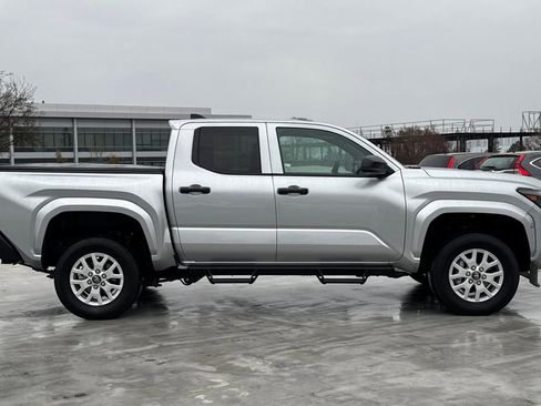 Used 2025 Toyota Tacoma SR image 2