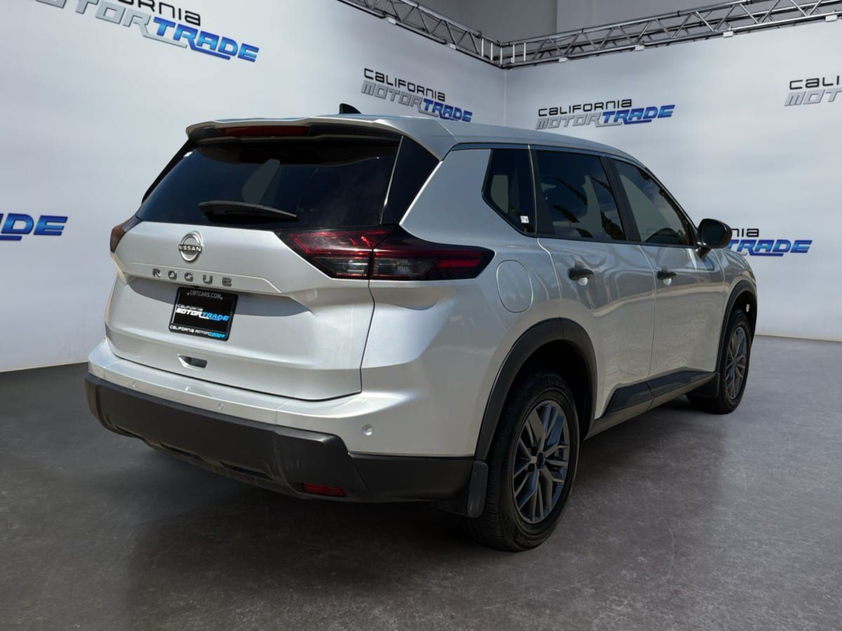 Used 2025 Nissan Rogue S FWD image 5