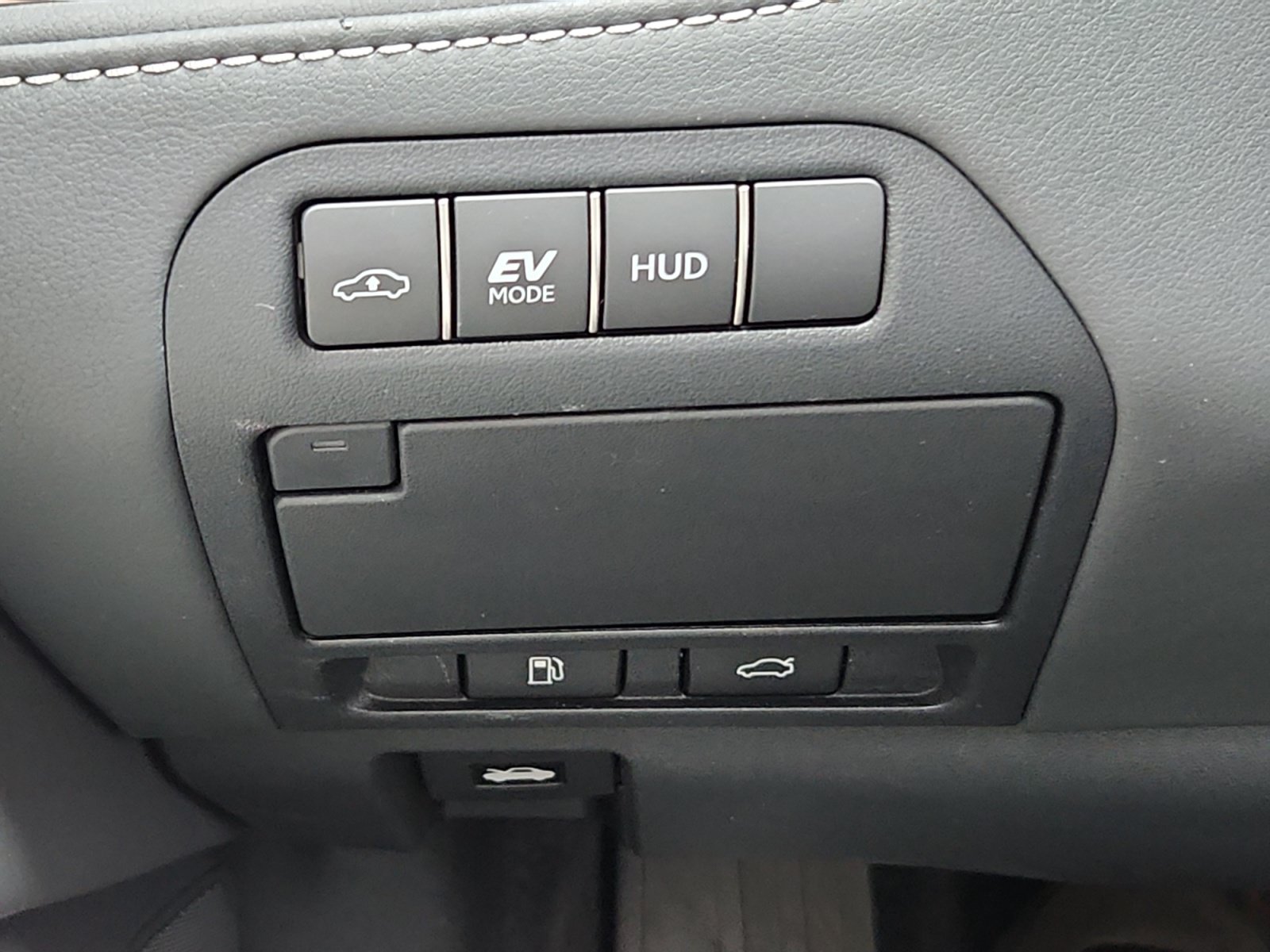 Used 2023 Lexus LS 500h AWD w/ Luxury Package image 25