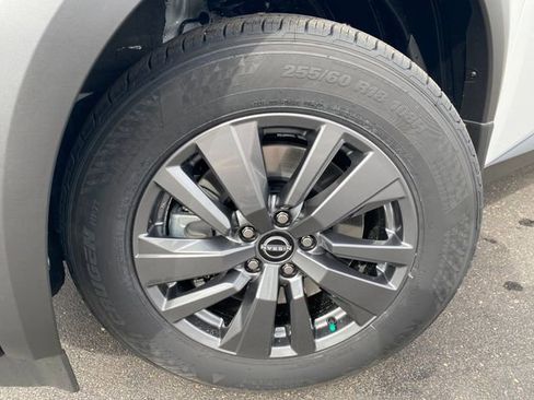 New 2025 Nissan Pathfinder SV w/ Black Appearance Package image 10
