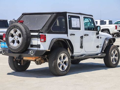 Used 2017 Jeep Wrangler Unlimited Sahara w/ Connectivity Group AWD/4WD image 9