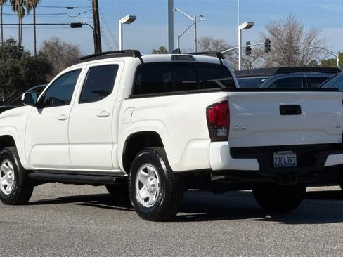 Certified 2022 Toyota Tacoma SR image 5