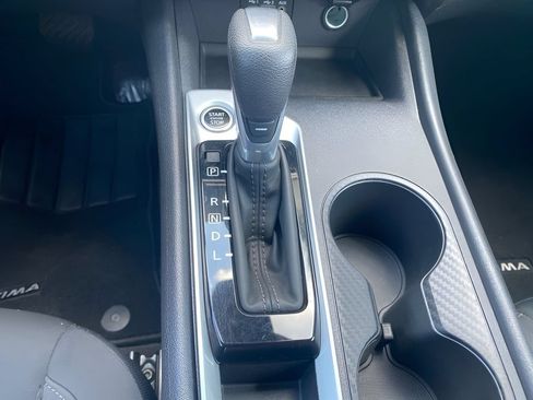 Used 2025 Nissan Altima 2.5 SV FWD image 17
