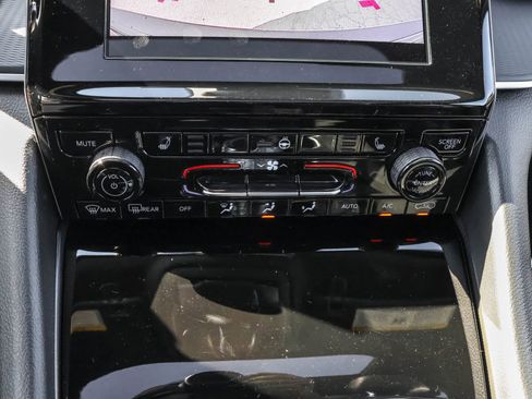 New 2025 Jeep Grand Cherokee Altitude image 19