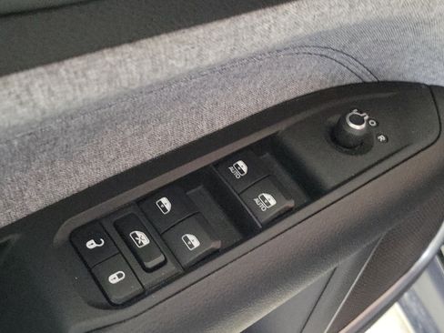 Used 2025 Jeep Compass Latitude image 22