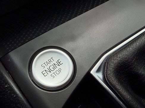 Used 2022 Volkswagen Taos SE image 9