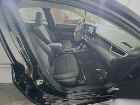 Used 2025 Toyota Corolla LE FWD image 31