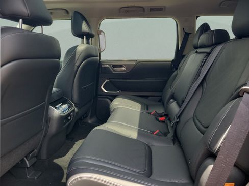 Certified 2026 INFINITI QX80 Luxe w/ Cargo Package AWD/4WD image 22