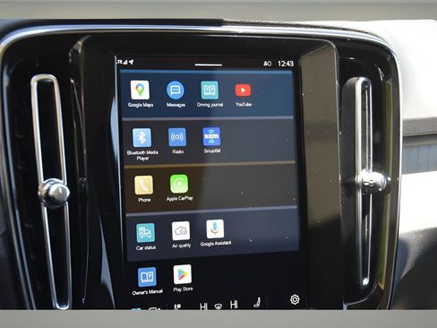 Certified 2025 Volvo XC40 B5 Plus w/ Protection Package Premier image 16