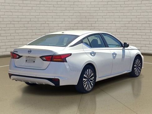 Used 2025 Nissan Altima 2.5 SV FWD image 5
