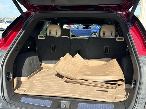 Used 2017 Cadillac XT5 Luxury w/ Driver Awareness Package image 11