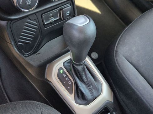 Used 2017 Jeep Renegade Latitude image 26